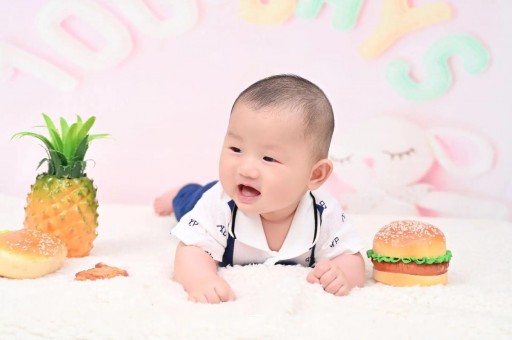 延边宝宝在妈妈肚子里